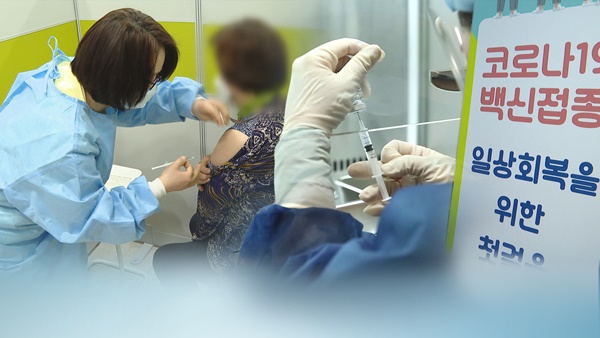 코로나19 백신 접종. 연합뉴스