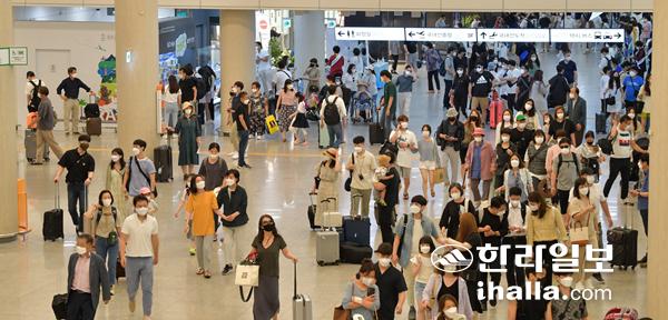 제주국제공항 도착 대합실. 한라일보DB