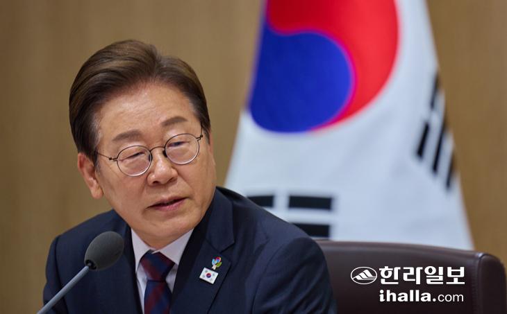 국무회의 주재하는 이재명 대통령.