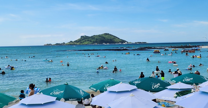 금능해수욕장. 제주도 제공