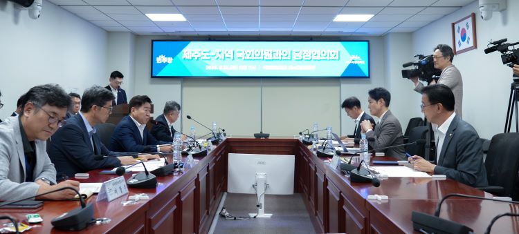 25일 국회의원회관에서 열린 제주도-제주지역 국회의원 당정협의회 모습.