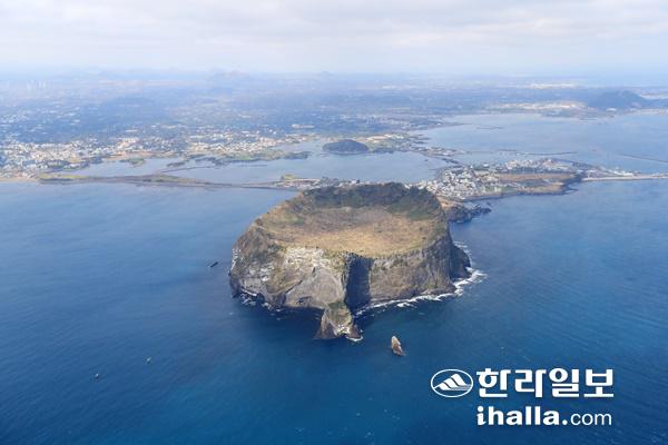 성산 일출봉 전경.