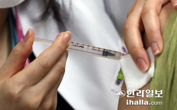 코로나19 백신 접종. 연합뉴스DB