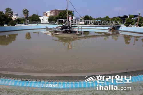 하수처리장 침전지.