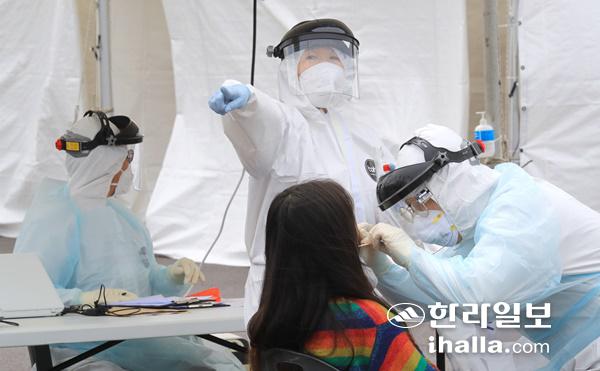 코로나19 진단검사. 연합뉴스