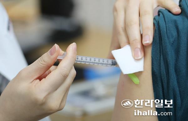 코로나19 백신 접종. 연합뉴스DB