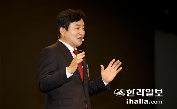 강연하는 원희룡 제주지사. 연합뉴스