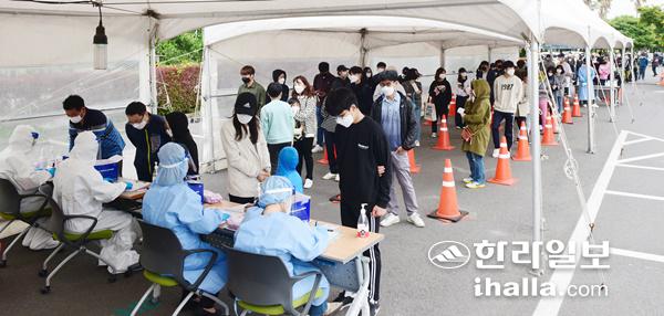 코로나19 검체 채취. 한라일보DB