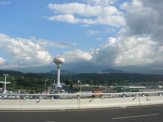 * 제주국제공항에 설치된 타워 물탱크