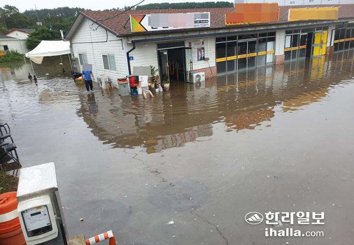 제주공항 인근 다호7길 침수 현장. 제주시는 9월 추석 이전에 침수 예방 사업을 완료할 예정이라고 했다. 사진=제주시 