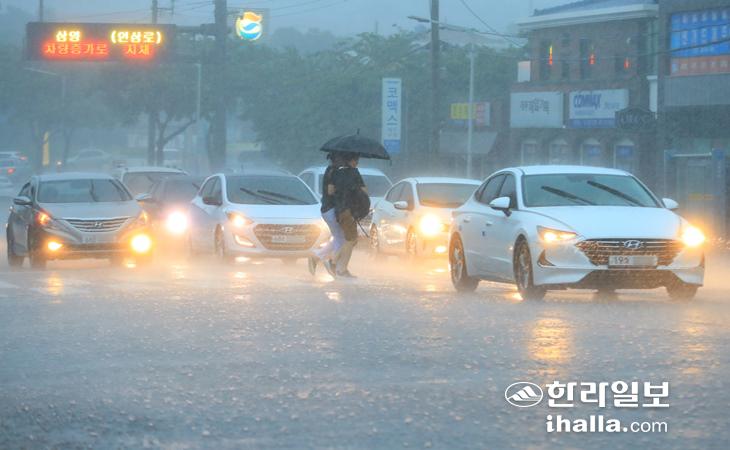 폭우 내리는 제주지방. 한라일보DB